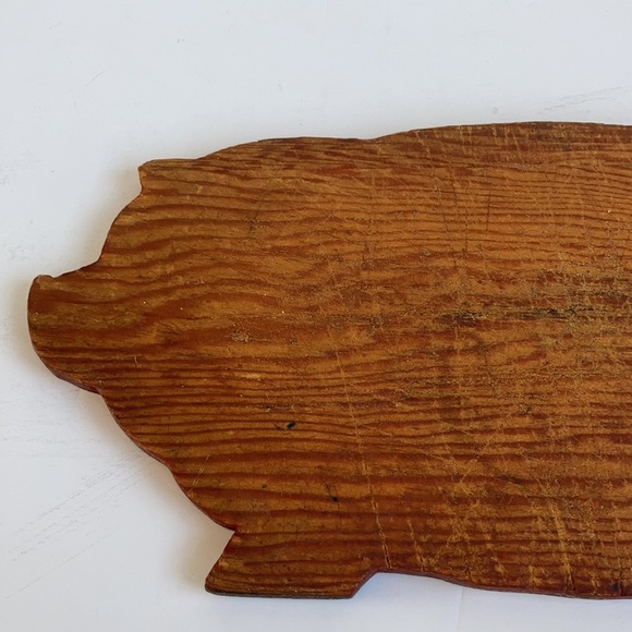 Vintage wood pig cutting board folk art painted red strawberries grapes - Picture 8 of 15